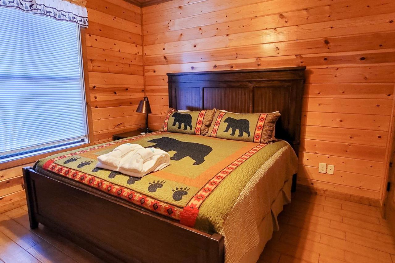 Treetop Tranquilty Sevierville Bagian luar foto