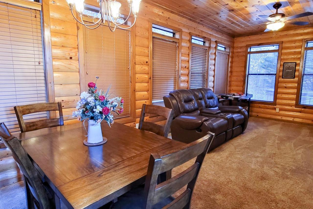 Treetop Tranquilty Sevierville Bagian luar foto