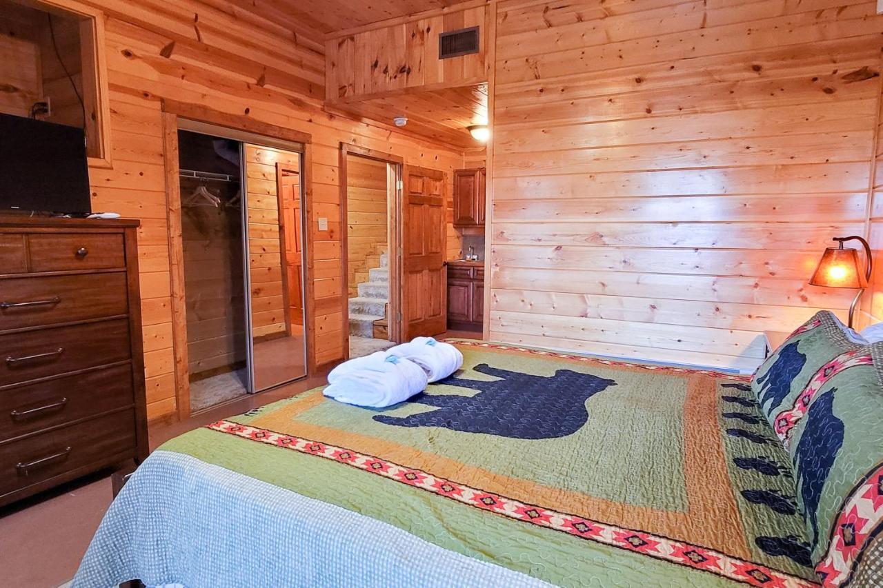 Treetop Tranquilty Sevierville Bagian luar foto