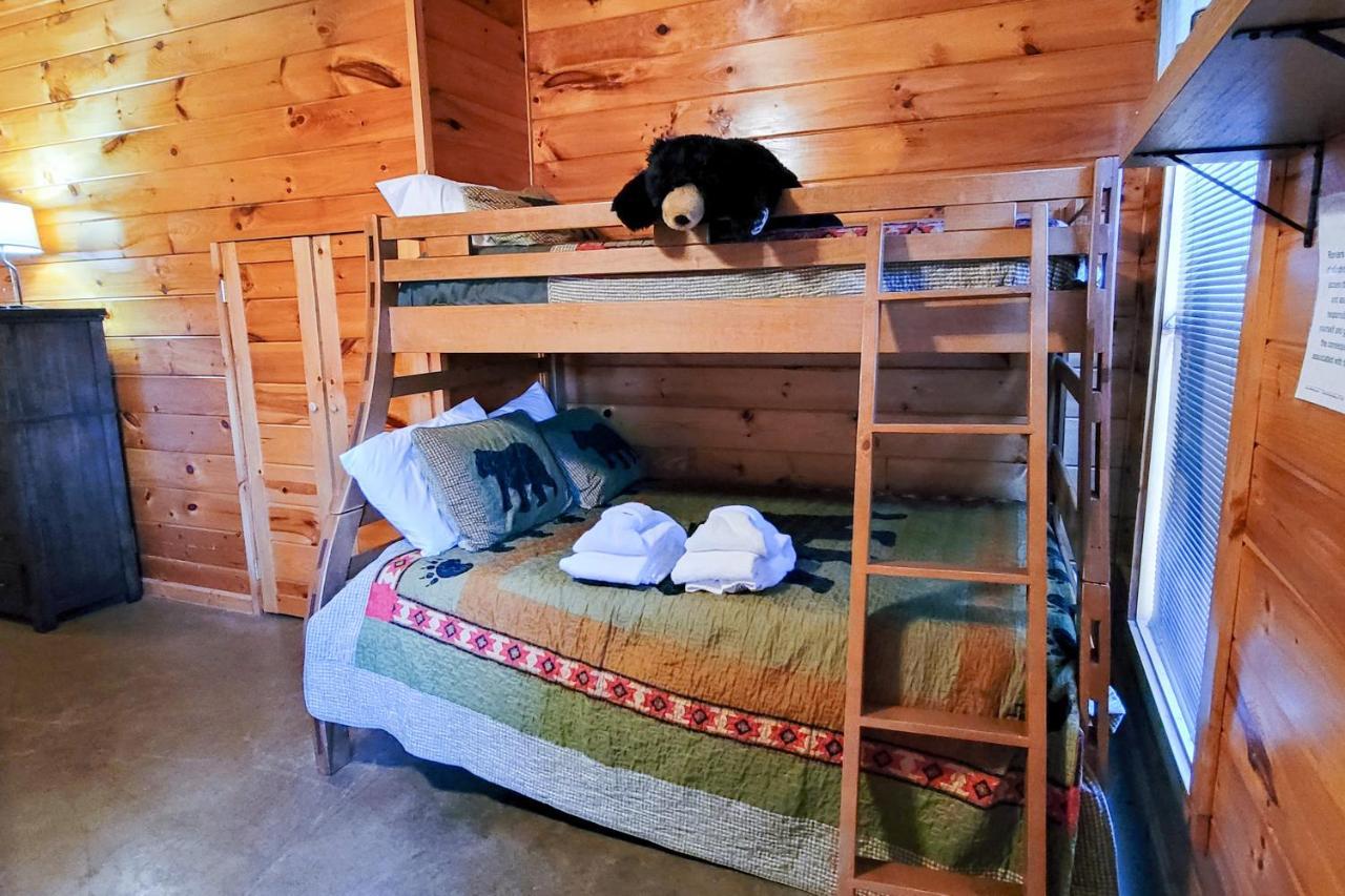 Treetop Tranquilty Sevierville Bagian luar foto